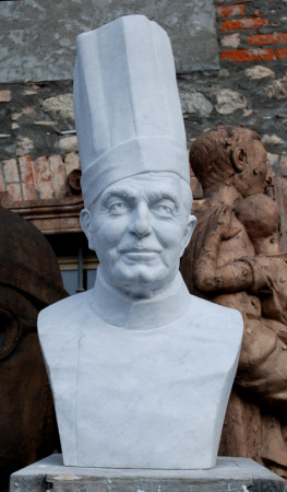 Angelo Consoli il grande cuoco – Busto ritrattohttps://www.scaramellastudiodiscultura.it/rtratti-su-commissione/
